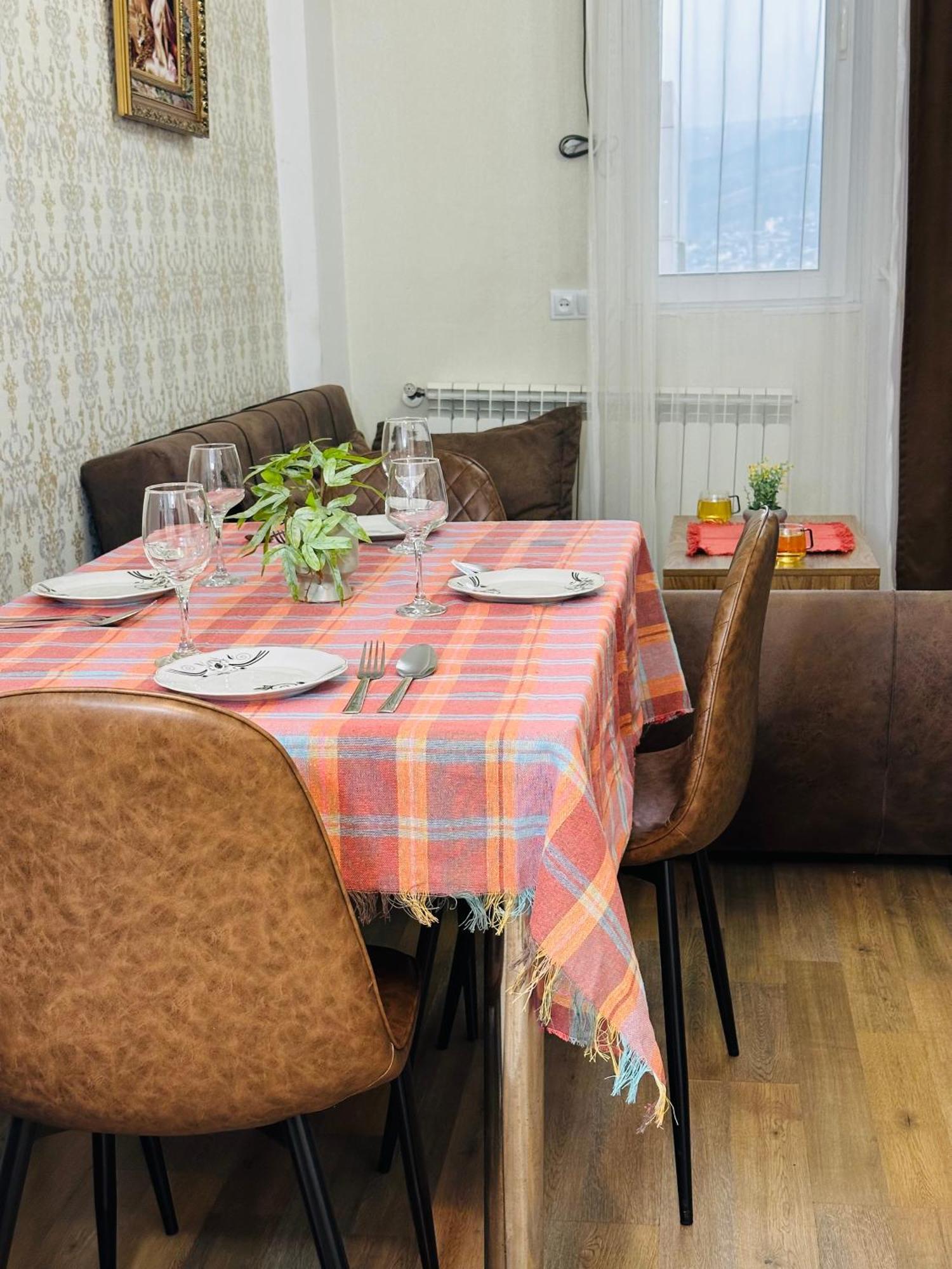 Twins Tower Apartment Tbilisi Ngoại thất bức ảnh